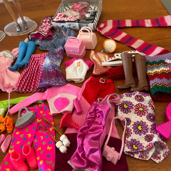 2000's Barbie Lot - Picture 4 of 10